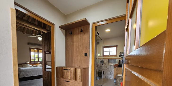 Afrika vo Dvore Kráľovej: bungalov v kempe, raňajky, neobmedzený vstup do safari aj vírivka