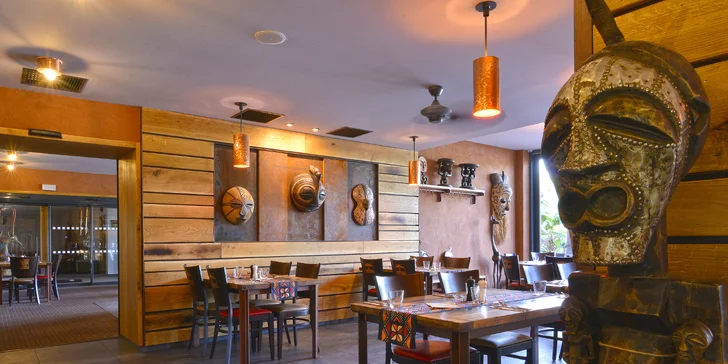 Afrika vo Dvore Kráľovej: bungalov v kempe, raňajky, neobmedzený vstup do safari aj vírivka