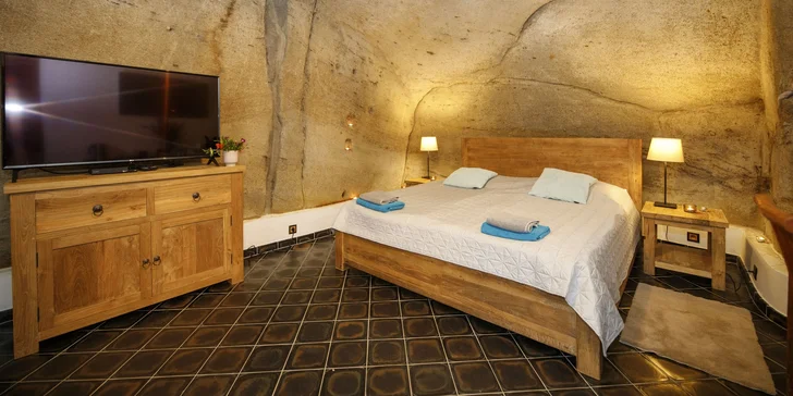 Netradičná izba v pieskovcovej skale: romantická atmosféra, vlastná kúpeľňa a raňajky v cene
