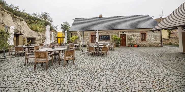 Netradičná izba v pieskovcovej skale: romantická atmosféra, vlastná kúpeľňa a raňajky v cene