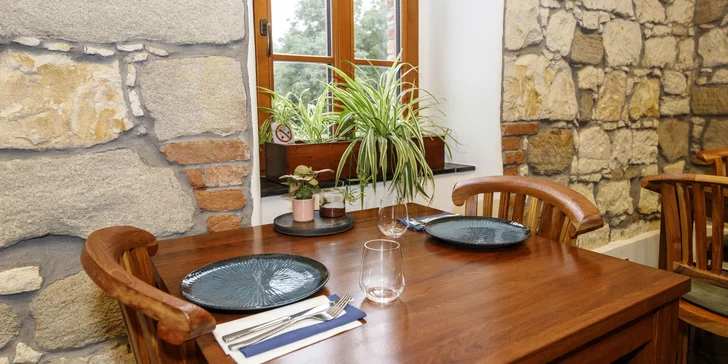 Netradičná izba v pieskovcovej skale: romantická atmosféra, vlastná kúpeľňa a raňajky v cene