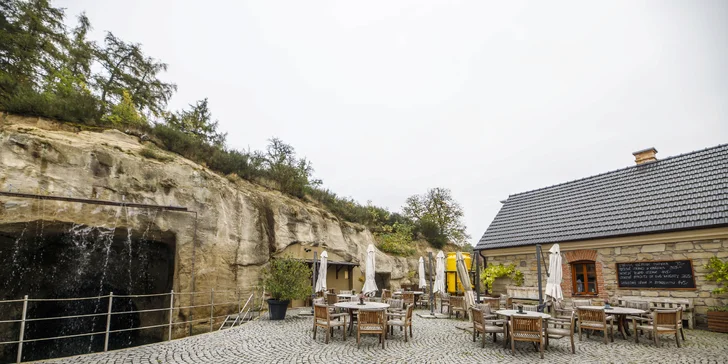 Netradičná izba v pieskovcovej skale: romantická atmosféra, vlastná kúpeľňa a raňajky v cene