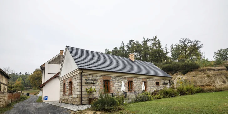 Netradičná izba v pieskovcovej skale: romantická atmosféra, vlastná kúpeľňa a raňajky v cene