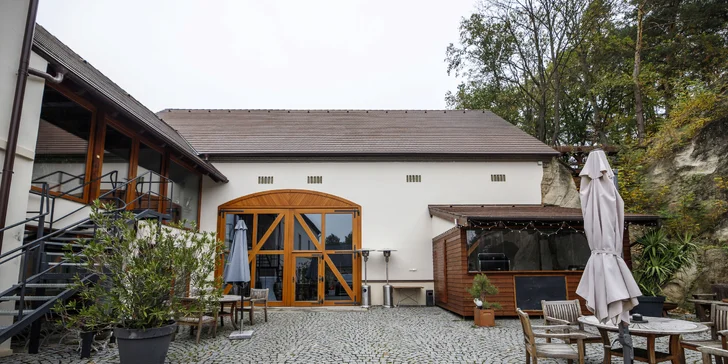 Netradičná izba v pieskovcovej skale: romantická atmosféra, vlastná kúpeľňa a raňajky v cene