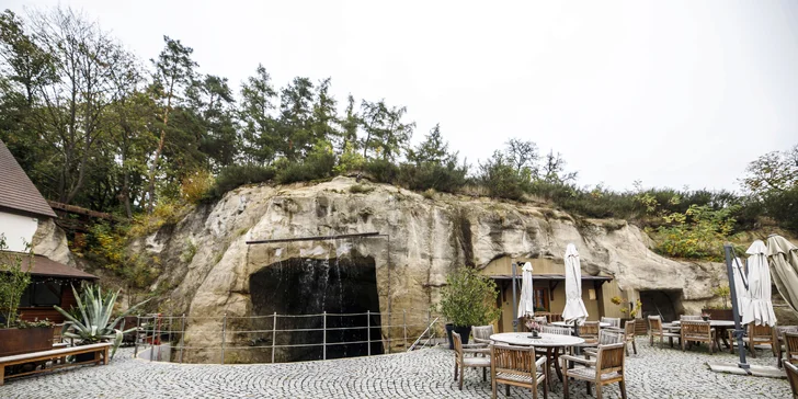 Netradičná izba v pieskovcovej skale: romantická atmosféra, vlastná kúpeľňa a raňajky v cene
