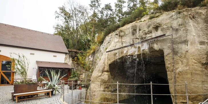 Netradičná izba v pieskovcovej skale: romantická atmosféra, vlastná kúpeľňa a raňajky v cene