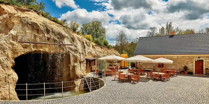 Netradičná izba v pieskovcovej skale: romantická atmosféra, vlastná kúpeľňa a raňajky v cene