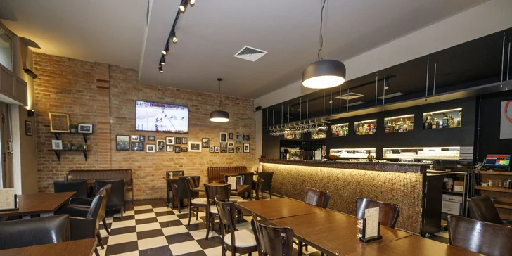 4* hotel v Starom Meste: raňajky v cene a Karlov most za rohom