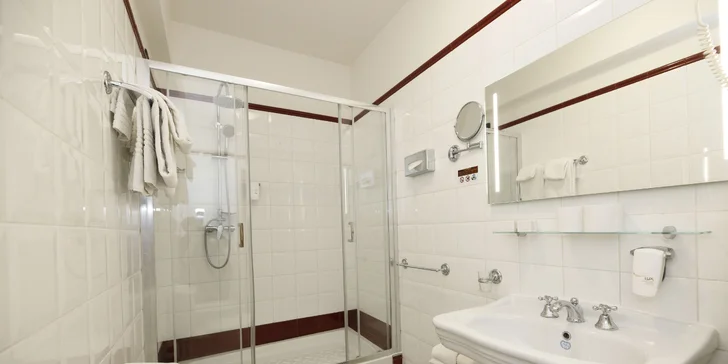 4* hotel v Starom Meste: raňajky v cene a Karlov most za rohom