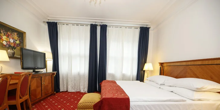 4* hotel v Starom Meste: raňajky v cene a Karlov most za rohom