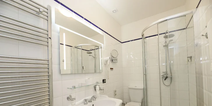 4* hotel v Starom Meste: raňajky v cene a Karlov most za rohom