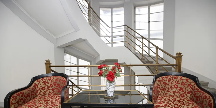 4* hotel v Starom Meste: raňajky v cene a Karlov most za rohom