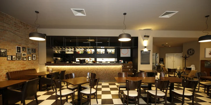 4* hotel v Starom Meste: raňajky v cene a Karlov most za rohom