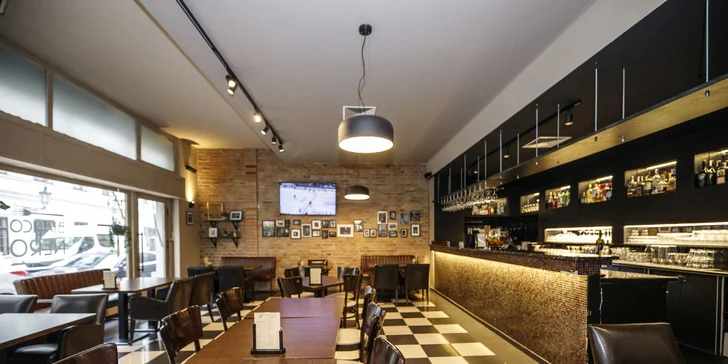 4* hotel v Starom Meste: raňajky v cene a Karlov most za rohom