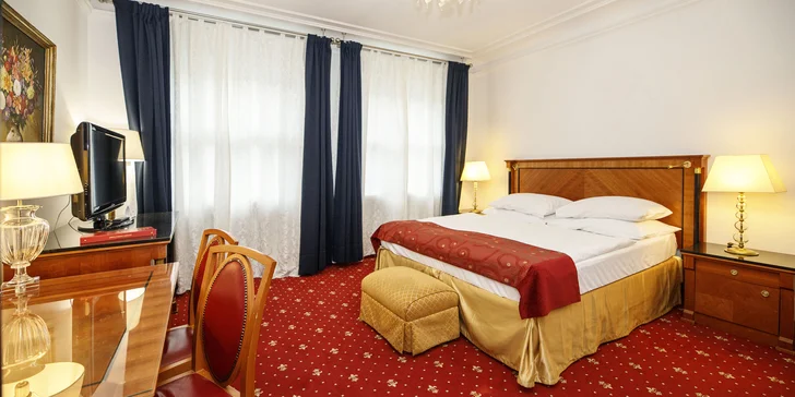 4* hotel v Starom Meste: raňajky v cene a Karlov most za rohom
