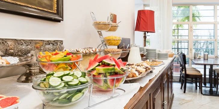 4* hotel v Starom Meste: raňajky v cene a Karlov most za rohom