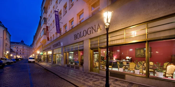 4* hotel v Starom Meste: raňajky v cene a Karlov most za rohom