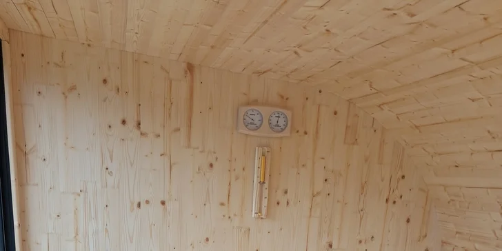 Netradičné ubytovanie v luxusne vybavenom včelíne s apiterapiou: fínska sauna, možnosť rybolovu, minibar