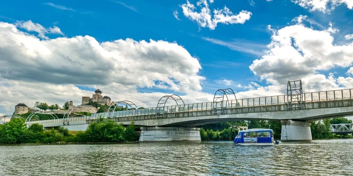 Okružná plavba po Váhu, romantika pre dvoch aj vyhliadková plavba pre 12 osôb