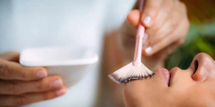 Čistenie pleti, mikrodermabrázia alebo ultrazvukové čistenie s microneedlingom