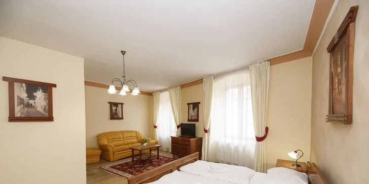 Pobyt v srdci Českého Krumlova s raňajkami a vínom: izba alebo apartmán až pre 5 osôb