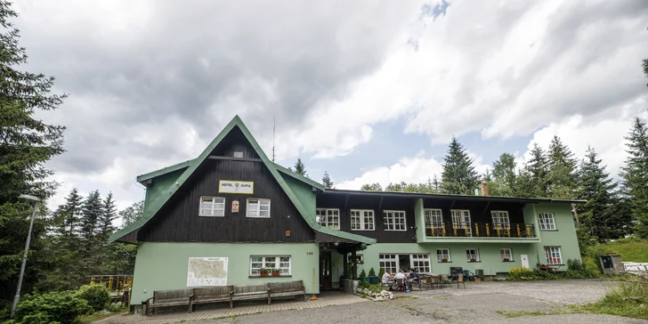 Hurá do Harrachova: pobyt v horskej chate so stravou až pre 5 osôb