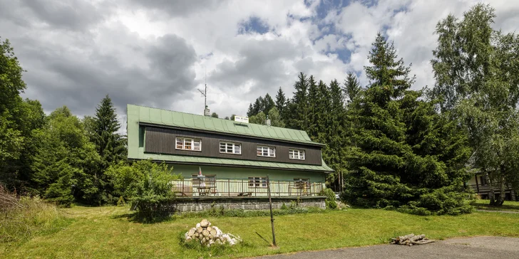 Hurá do Harrachova: pobyt v horskej chate so stravou až pre 5 osôb