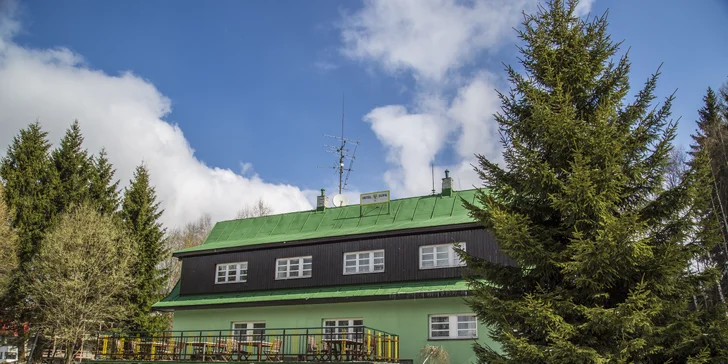 Hurá do Harrachova: pobyt v horskej chate so stravou až pre 5 osôb