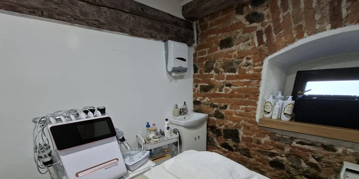 Aplikácia nových 1D alebo 3D mihalníc či úprava a farbenie obočia