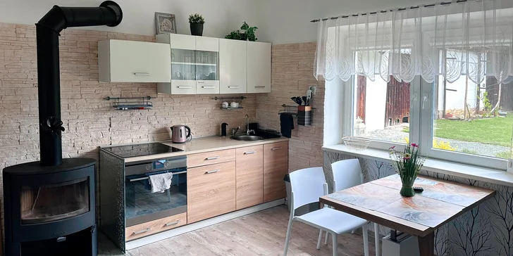 Podhorie Orlických hôr: chata z 20. rokov, v lete vonkajšia vírivka, gril aj kachle na drevo