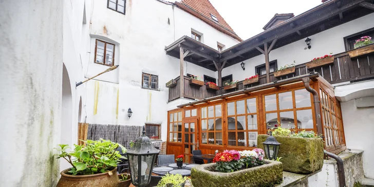 Pobyt v srdci Českého Krumlova s raňajkami a vínom: izba alebo apartmán až pre 5 osôb