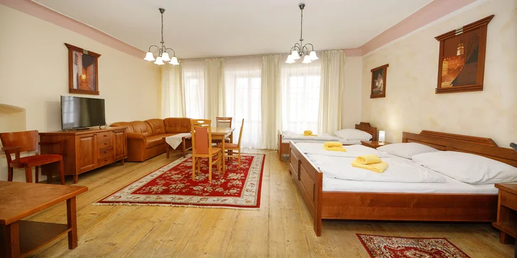 Pobyt v srdci Českého Krumlova s raňajkami a vínom: izba alebo apartmán až pre 5 osôb