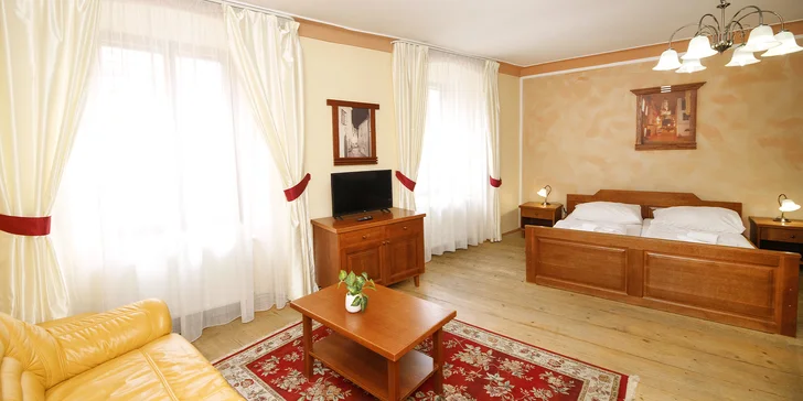 Pobyt v srdci Českého Krumlova s raňajkami a vínom: izba alebo apartmán až pre 5 osôb