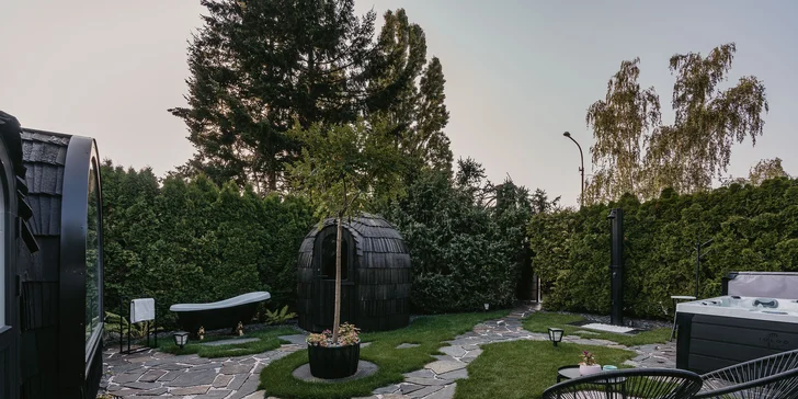 Dizajnové iglu pri Plumlovskej priehrade so súkromnou vírivkou a saunou