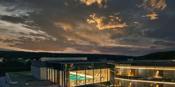 Nový hotel pri jazere Wisełka: pláže Baltu aj Volyňský park na dosah, wellness a polpenzia v cene
