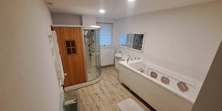 Spanie na peci a relax v saune aj kúpacom sude: luxusné apartmány uprostred lesov v Jeseníkoch