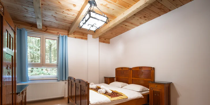 Spanie na peci a relax v saune aj kúpacom sude: luxusné apartmány uprostred lesov v Jeseníkoch
