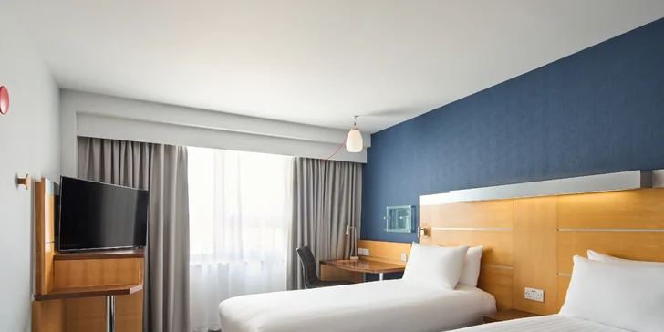 Dve alebo tri noci v hoteli Holiday Inn v Londýne s vyhliadkovým autobusom a prehliadkami so sprievodcom