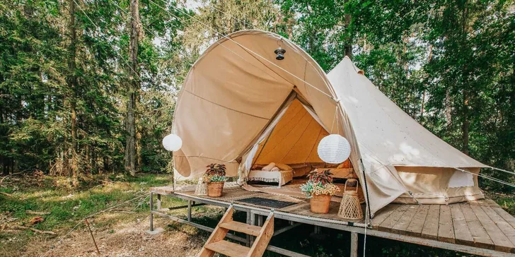 Glamping v Černickej obore pri Bechyni s raňajkami: pokoj uprostred lesov a v blízkosti golfového ihriska