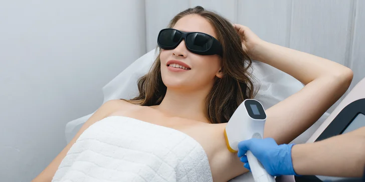 Laserová epilácia chĺpkov diódovým laserom, rôzne oblasti pre dámy