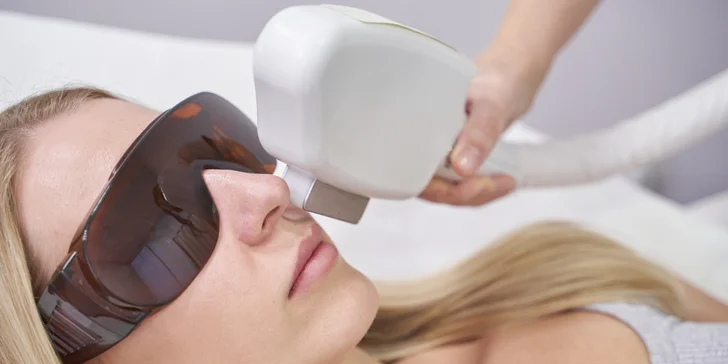 Laserová epilácia chĺpkov diódovým laserom, rôzne oblasti pre dámy