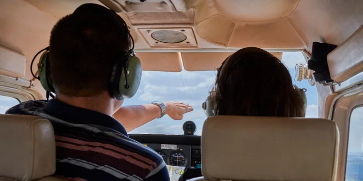 Vyhliadkový let lietadlom Cessna F172N s možnosťou pilotovania ponad západné Slovensko