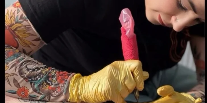 Tetovanie do 10 cm alebo permanentný make-up obočia, očných liniek či pier