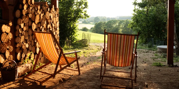 Chata v korunách stromov: romantika s krásnym výhľadom a vyhrievaný sud