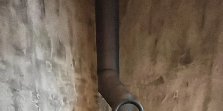 Chata v korunách stromov: romantika s krásnym výhľadom a vyhrievaný sud