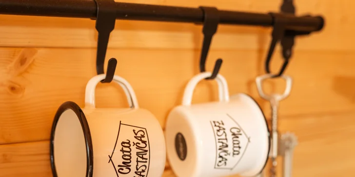 Chata v korunách stromov: romantika s krásnym výhľadom a vyhrievaný sud