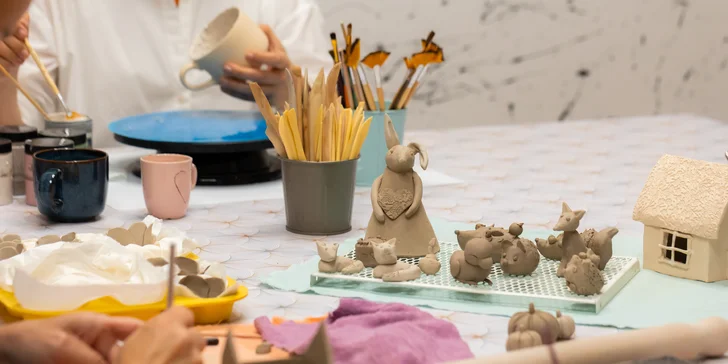 Keramické tvorenie či glazúrovanie pripravených produktov pre deti, dospelých aj celé rodiny