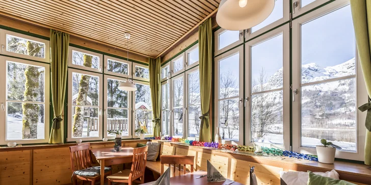 Zima v rakúskych Alpách: regionálna polpenzia, vonkajšia sauna a 1-dňový skipas