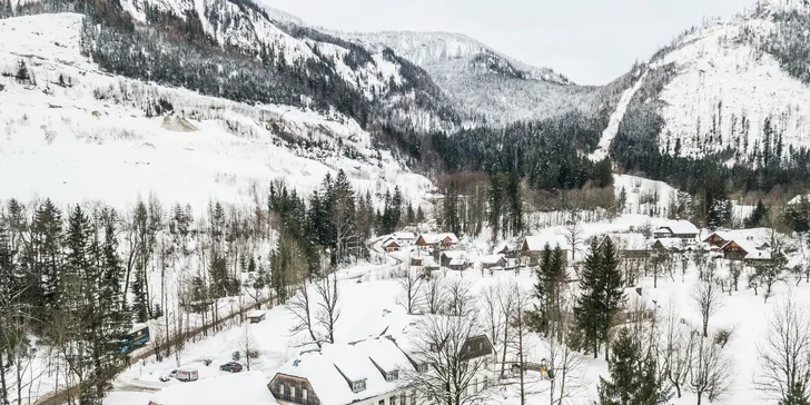 Zima v rakúskych Alpách: regionálna polpenzia, vonkajšia sauna a 1-dňový skipas