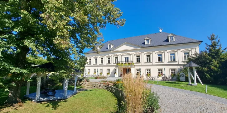 Pobyt na zámku Petrovice u Karviné: bohaté raňajky a wellness